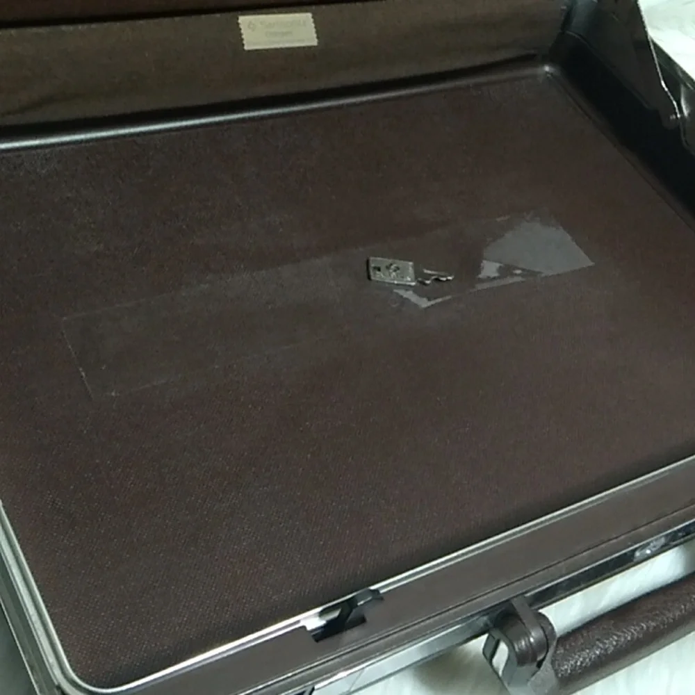 Samsonite Delegate Vintage Suitcase W Key 🔑 See Pockets For Storage